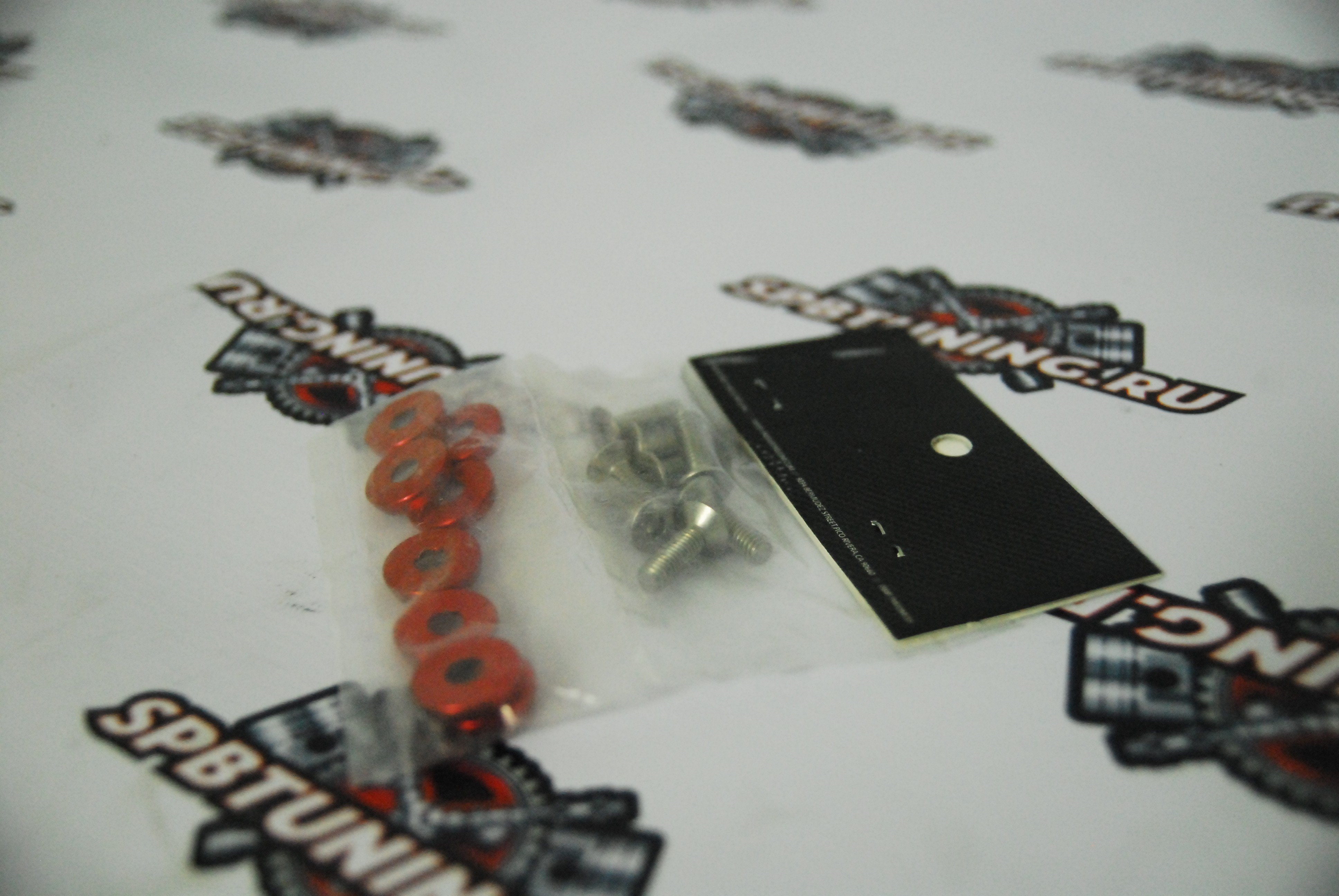 Гайки декоративные 8шт - красные