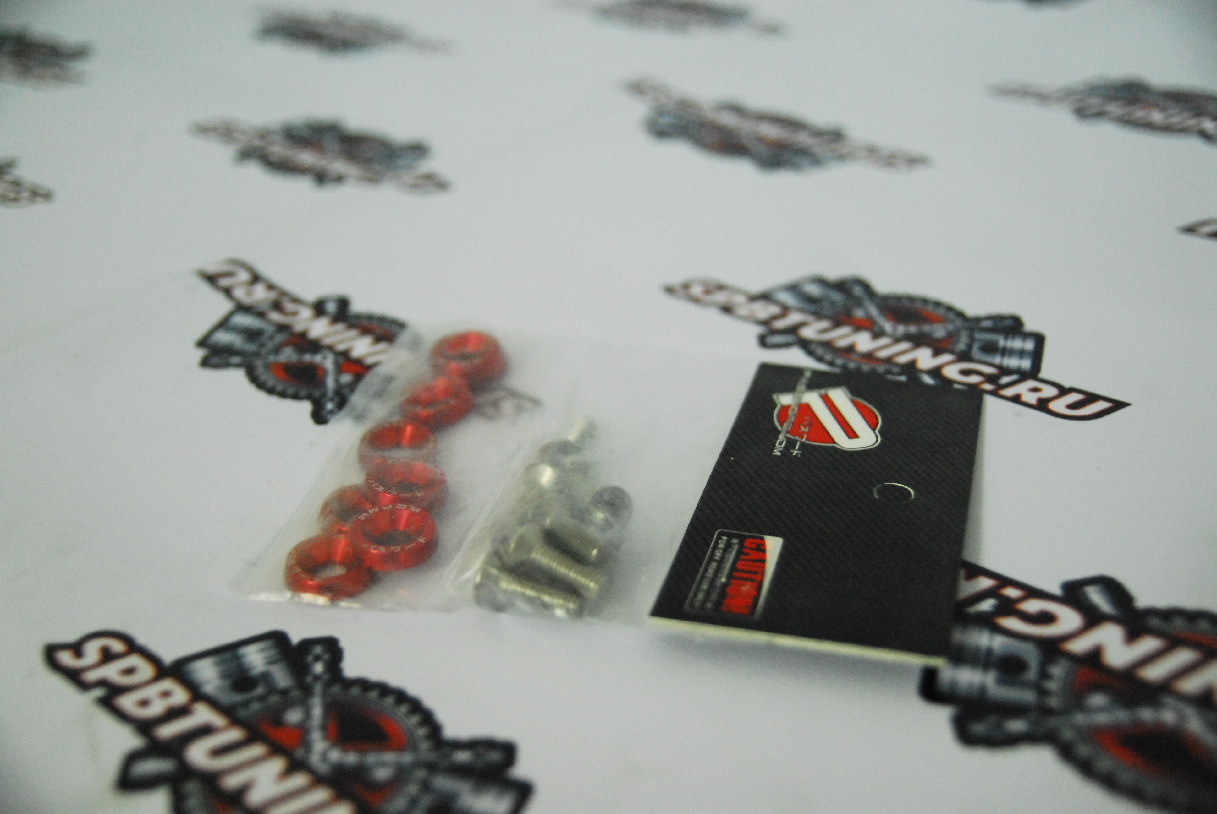 Гайки декоративные 8шт - красные