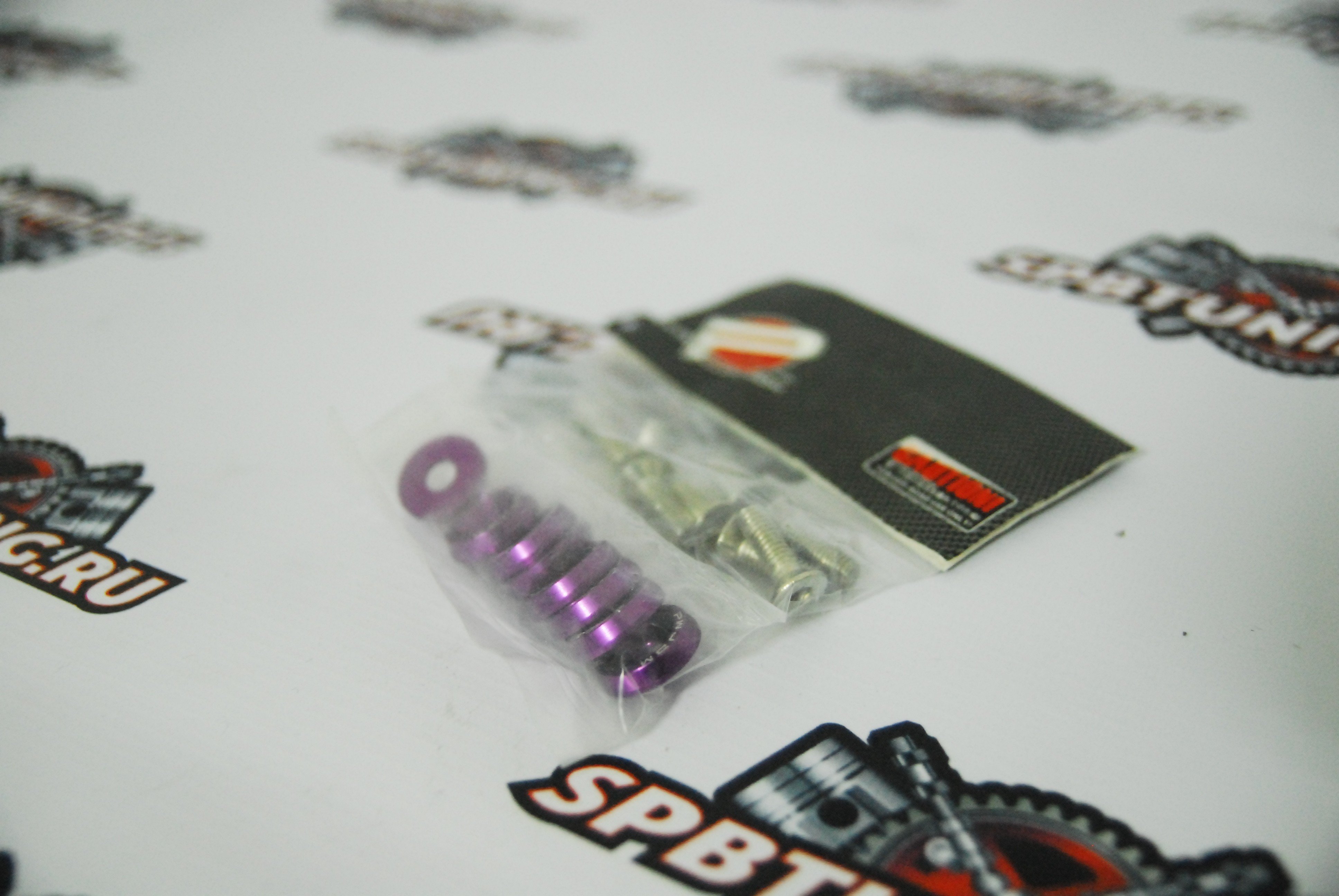 Гайки декоративные 8шт - фиолетовые