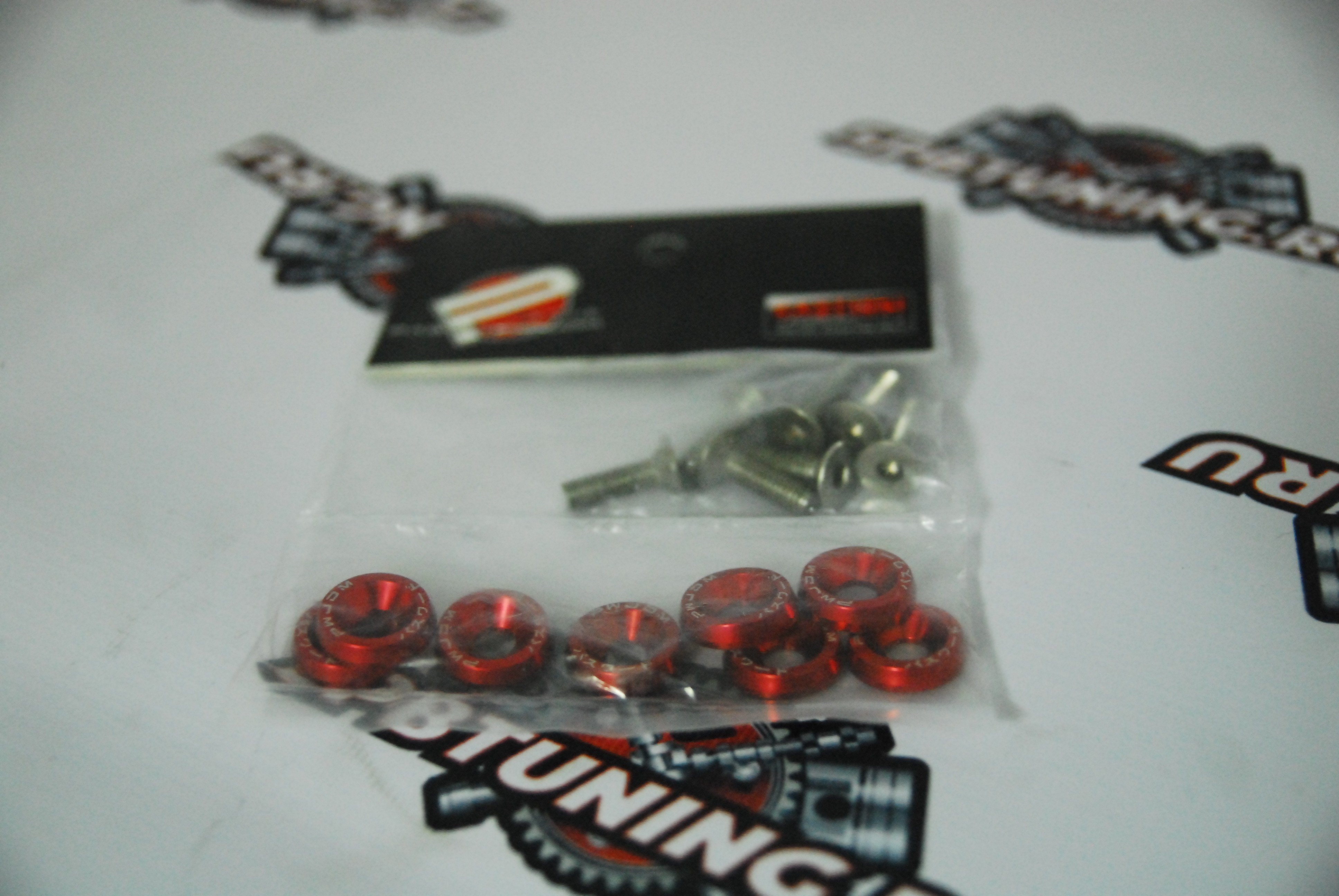 Гайки декоративные 8шт - красные