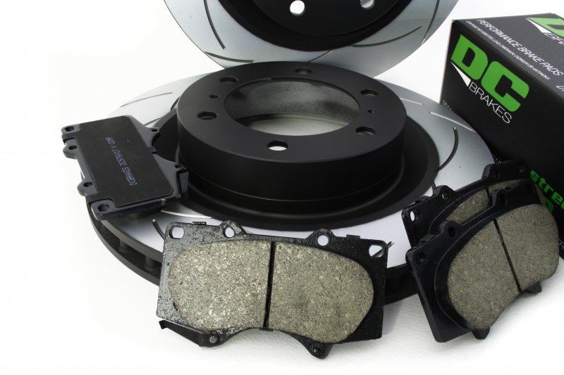 КОМПЛЕКТ ПЕРЕДНИЙ:Тормозные диски DBA 2736S T2+колодки DC brakes sHD Toyota PRADO 150 / Lexus GX460