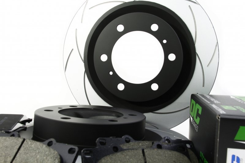 КОМПЛЕКТ ПЕРЕДНИЙ:Тормозные диски DBA 2736S T2+колодки DC brakes sHD Toyota PRADO 150 / Lexus GX460