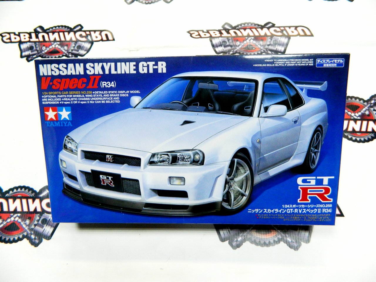 Сборная модель Nissan Skyline GT-R V-spec II (R34) 1:24