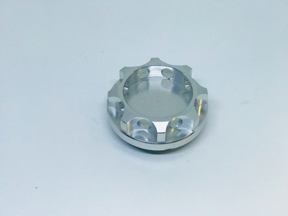 Крышка масляная Toyota с защелкой (1-2jz)