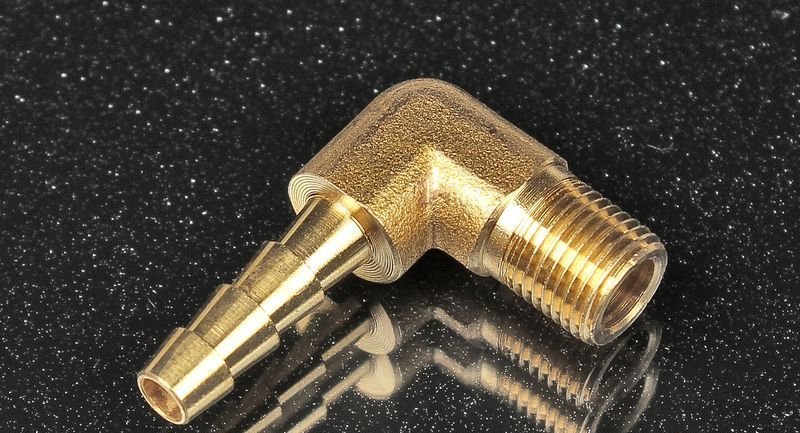 Фитинг под шланг 6 мм - 1/8" 90°