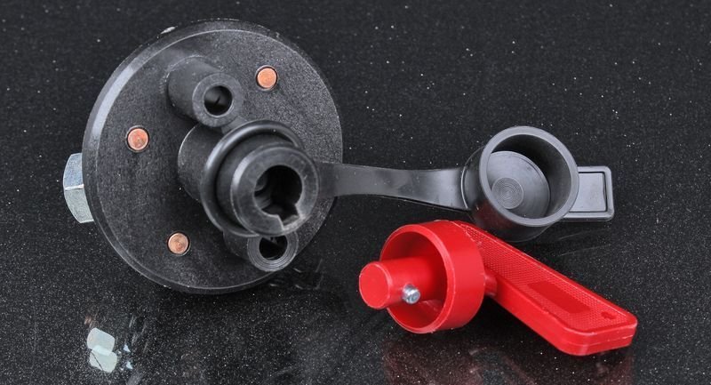 Размыкатель массы (АКБ) 12V, 6-ти контактный с ключом флажкового типа, FIA GRAYSTON