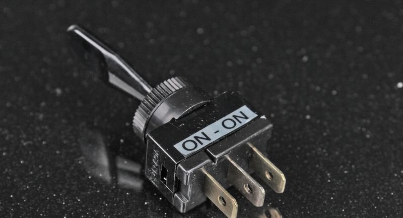 Тумблер 2 положения, герметичный, 3 контакта