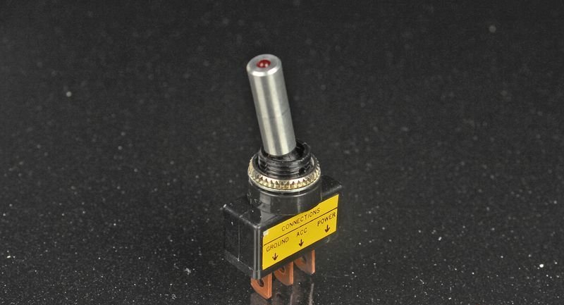 Тумблер 2 положения, 3 контакта