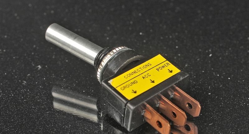 Тумблер 2 положения, 3 контакта