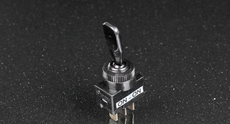 Тумблер 2 положения, герметичный, 3 контакта