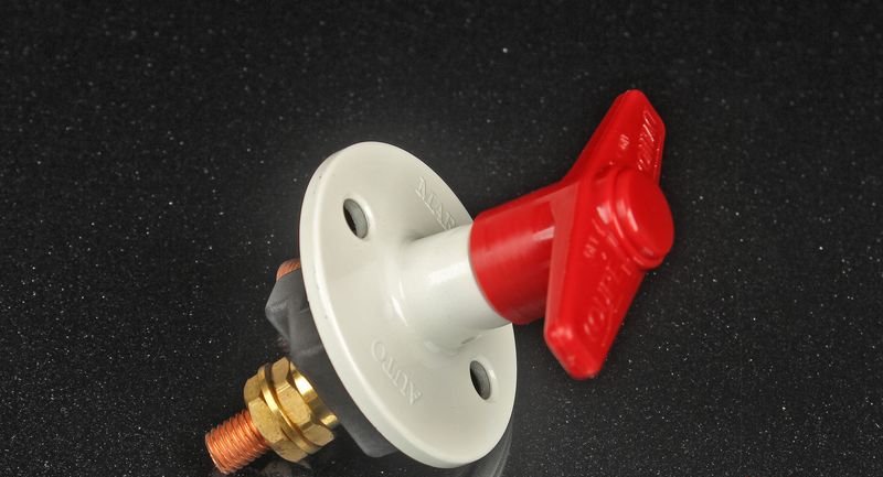 Выключатель массы АКБ 12V, 2-х контактн, с ключом флажкового типа