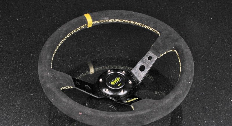 Руль 355 мм, большой вылет, замша, желтая нить
