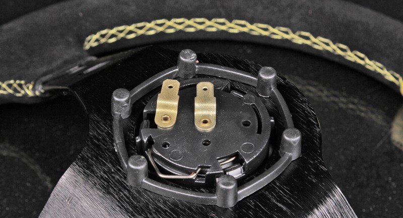 Руль 355 мм, большой вылет, замша, желтая нить