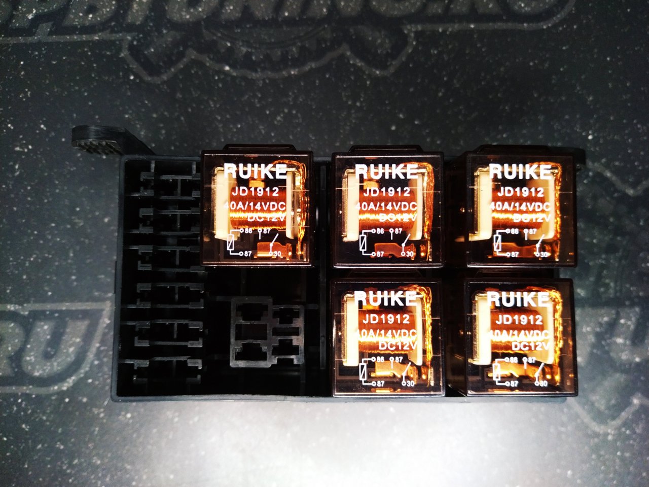 Блок реле и предохранителей универсальный