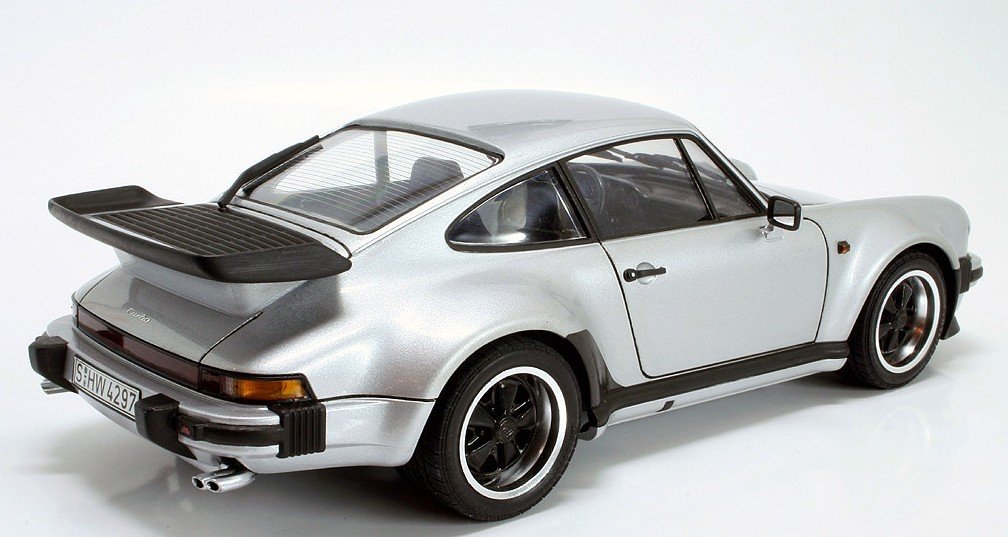 Сборная модель Tamiya PORSCHE 911 TURBO '88