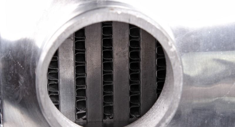 Интеркулер универсальный, 600*300*105 (вход / выход = 76 мм) Bar and Plate