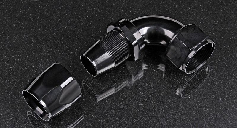 Фитинг AN20 90° под шланг AN, черный AB88