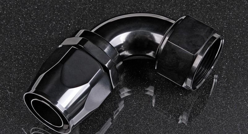 Фитинг AN20 90° под шланг AN, черный AB88