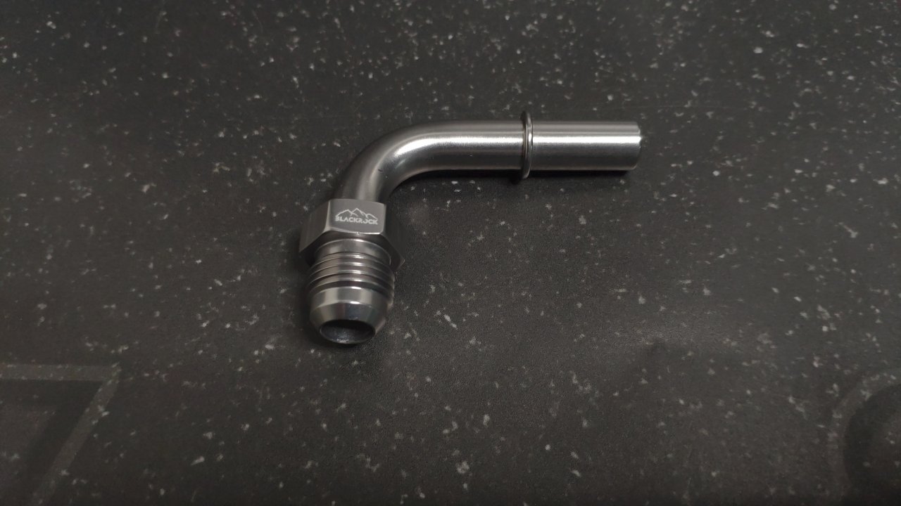 Фитинг AN-06 - 3/8" (9,5mm) быстросъём, 90° папа, BLACKROCK LAB