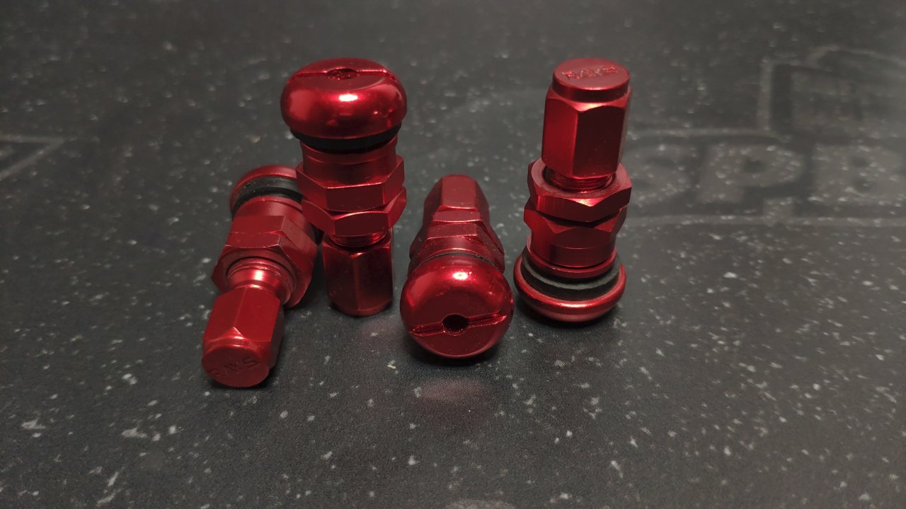 Ниппеля колесные алюминиевые - красные