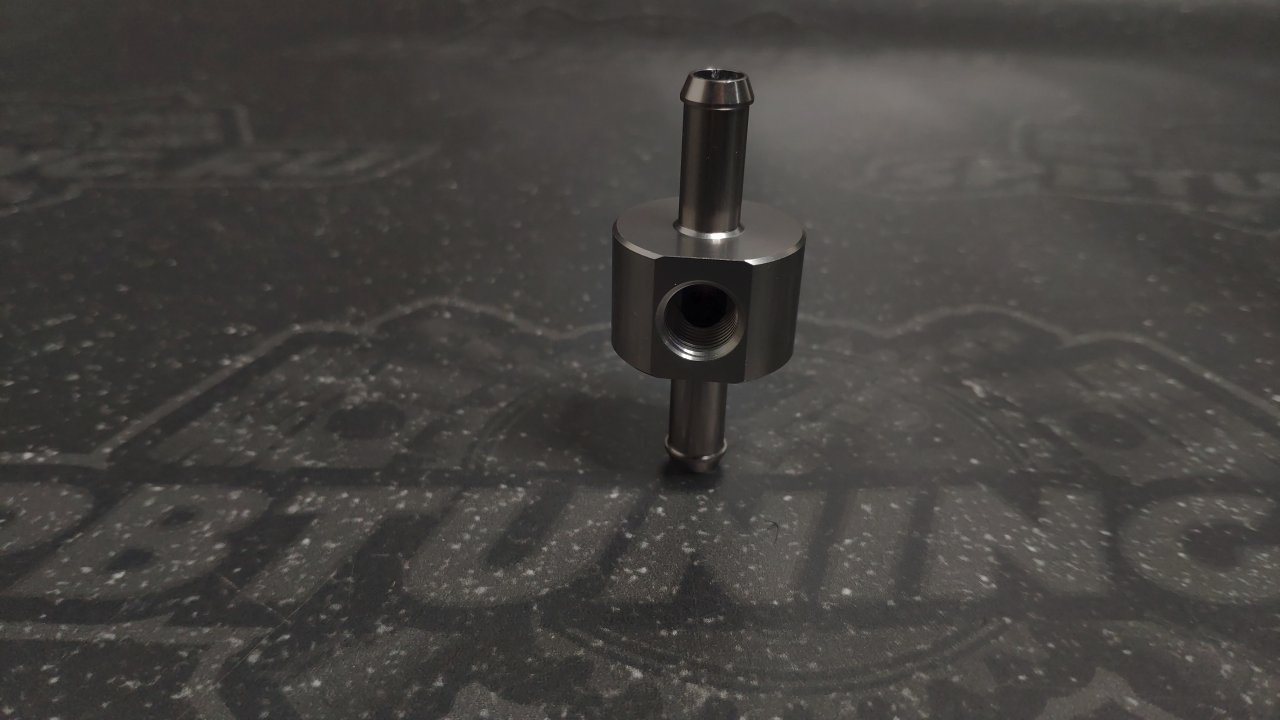 Адаптер под датчик NPT1/8" - диаметр "ёлочки" 7,9mm шланг PUSH FIT , BLACKROCK LAB