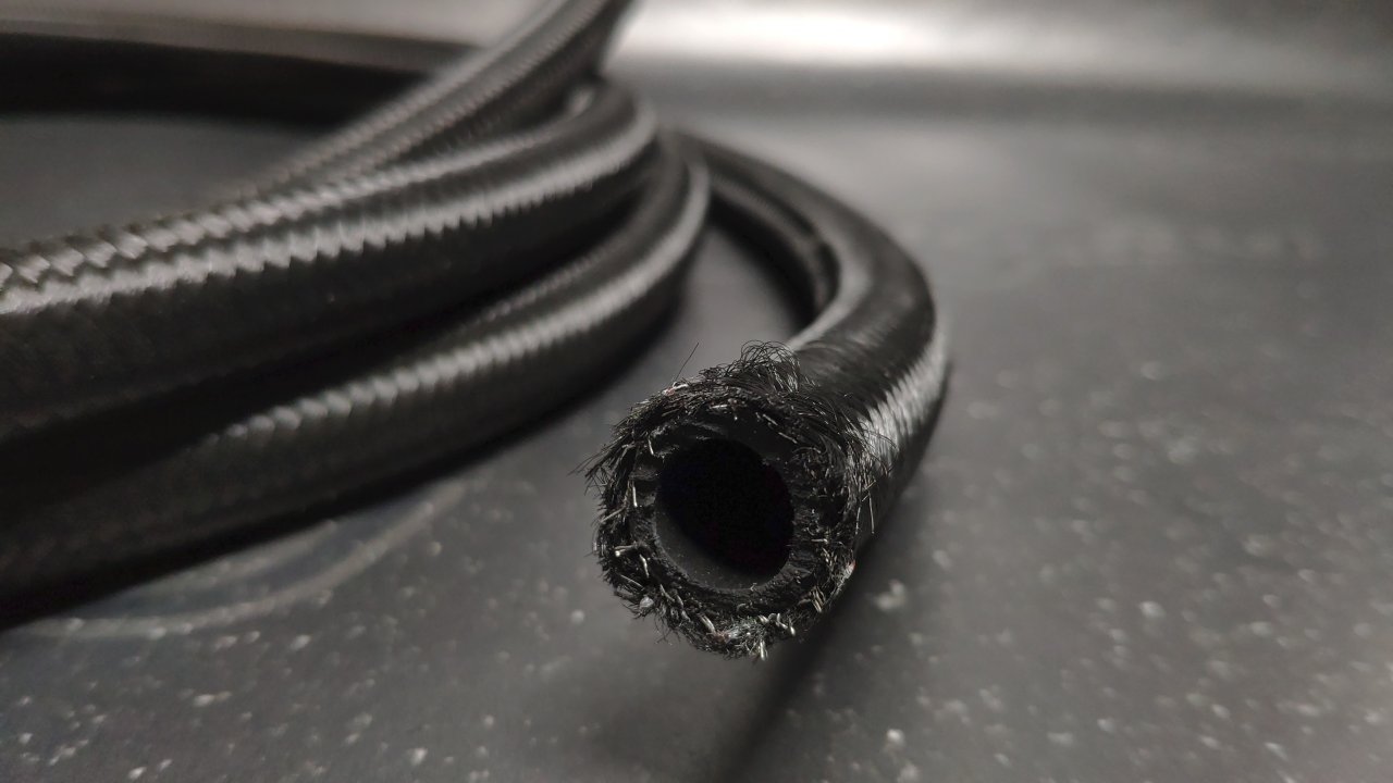 Шланг AN4 в нейлоне армированный