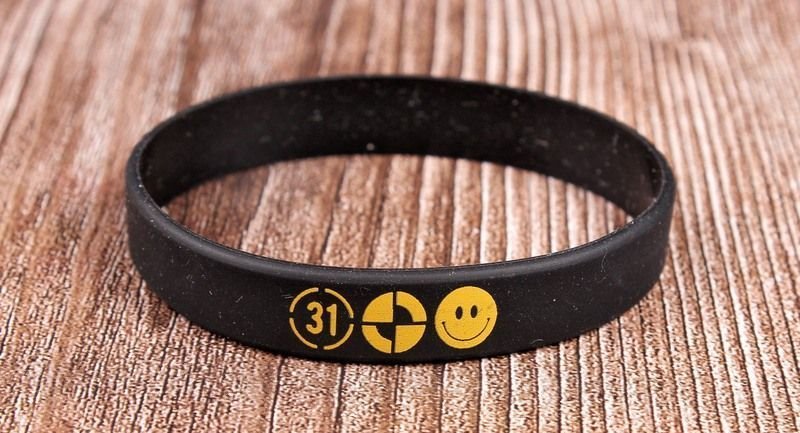 Браслет силиконовый "31/CRASH/SMILE", черный, желтая надпись