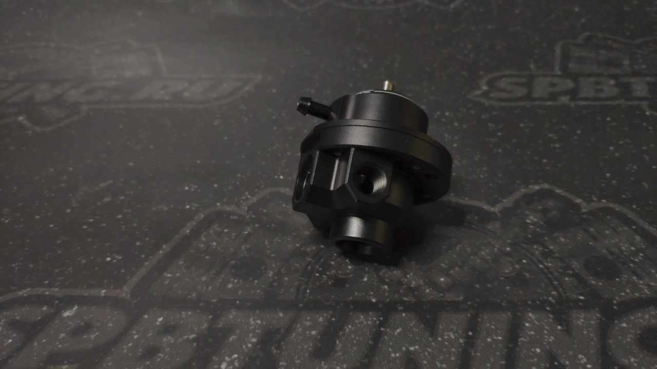 Radium Engineering Регулятор давления топлива, черный