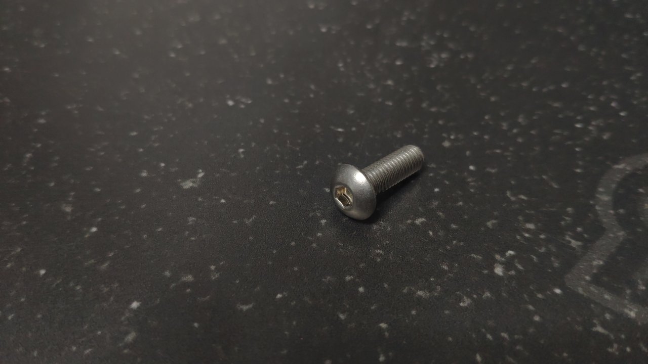 Винт с полукруг. головкой M5 x 16 нерж. сталь (A4)