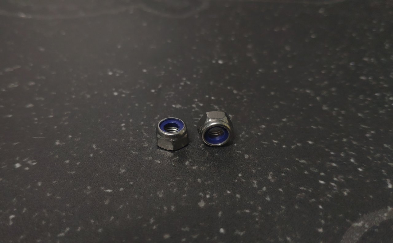 Гайка самоконтрящаяся М 5 низкая, нерж. сталь А2