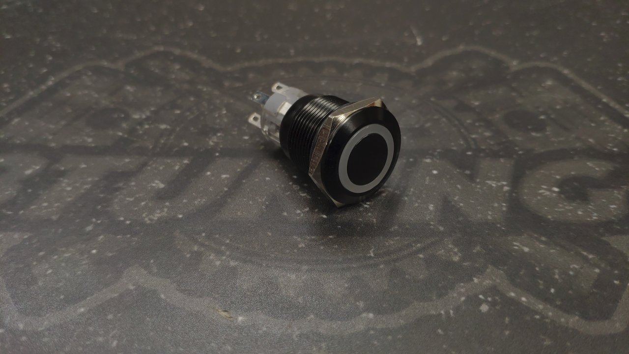 Кнопка черная с фиксацией водонепроницаемая 12В 3А - белая подсветка