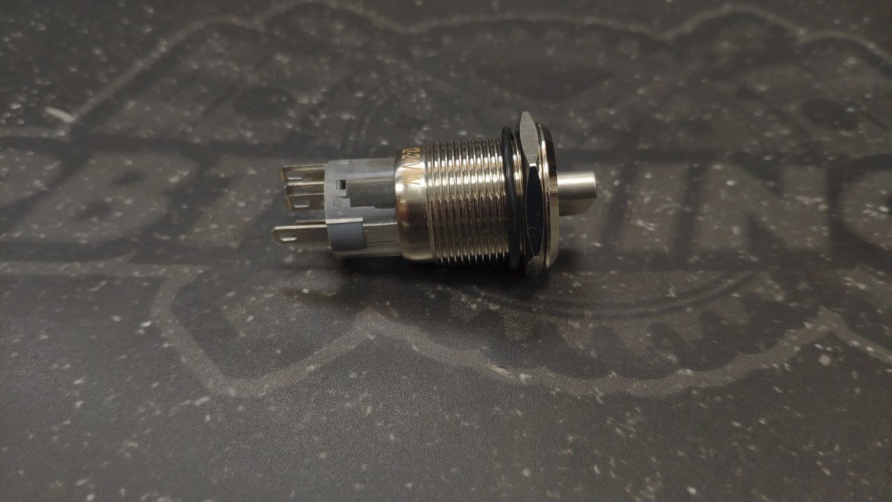 Тумблер с фиксацией трехпозиционный водонепроницаемый 12В 3А - белая подсветка