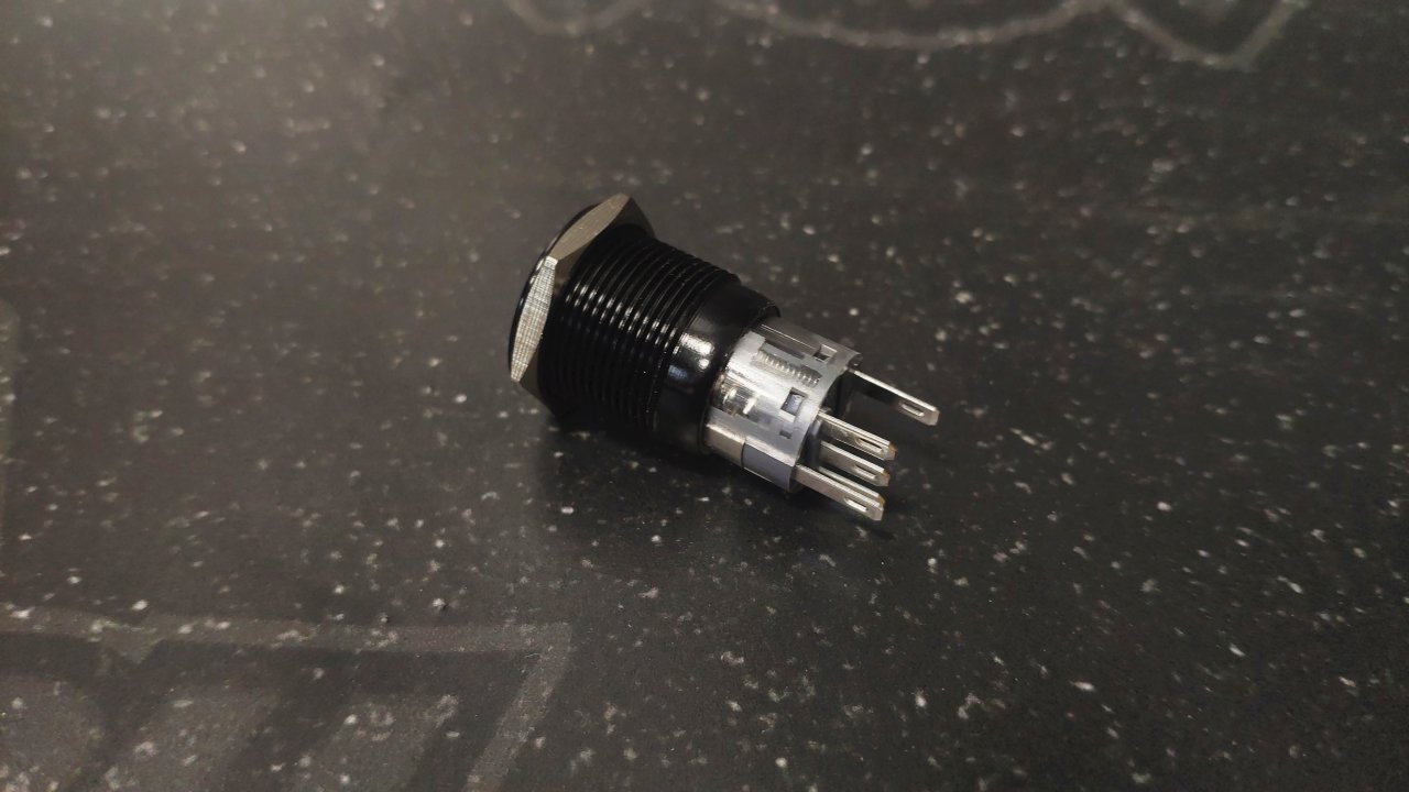 Кнопка черная без фиксации водонепроницаемая 12В 3А - белая подсветка