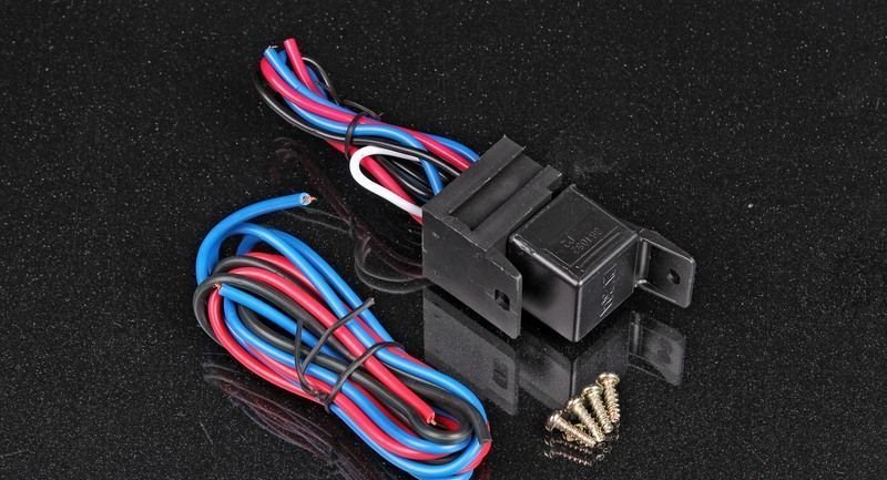 Панель управления карбон, 3 тумблера 2 положения, 1 с защитной крышкой, кнопка запуск двигателя, 12V