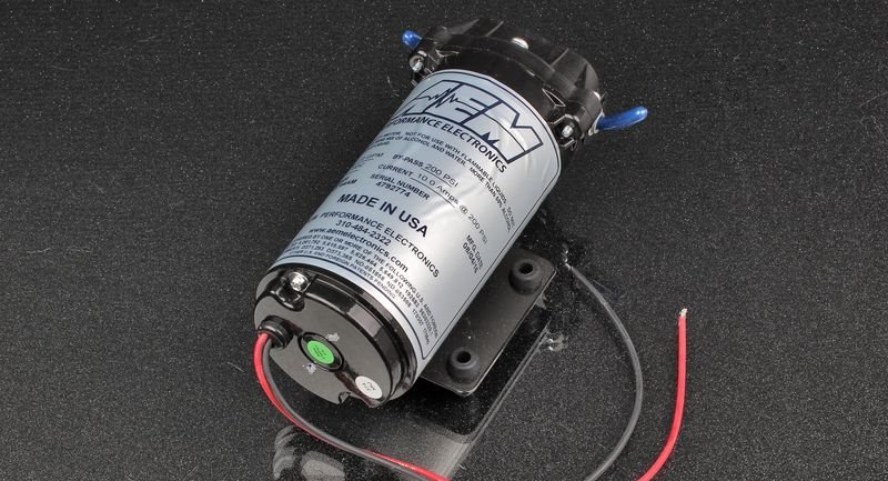 AEM Насос для водометанольной системы (помпа) рециркуляционный 200psi (под шланг 1/4") 30-3015
