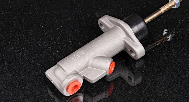 Цилиндр главный тормозной ход 0,625" универсальный (алюминиевый)