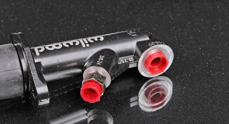 Цилиндр главный тормозной диаметр 0.750" / ход 1,4" универсальный (алюминиевый) 7/16-20"