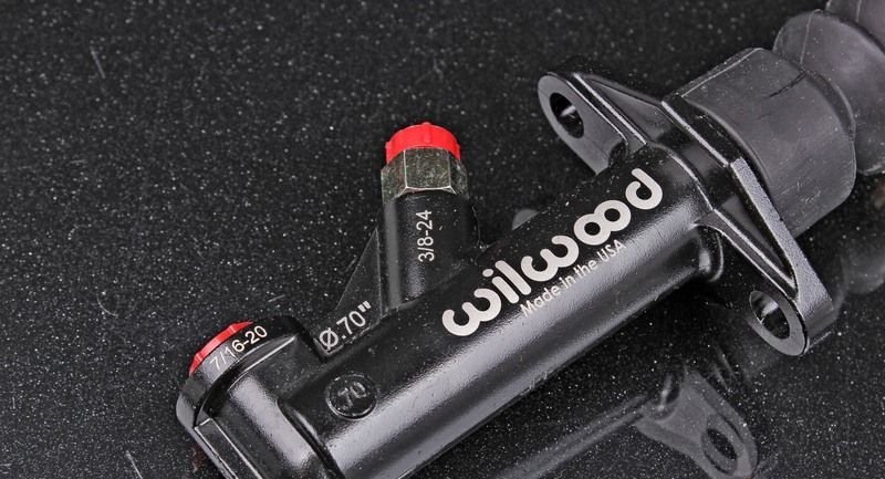 WILWOOD Цилиндр главный тормозной диаметр 0.700" / ход 1,4" универсальный (алюминиевый) 7/16-20"