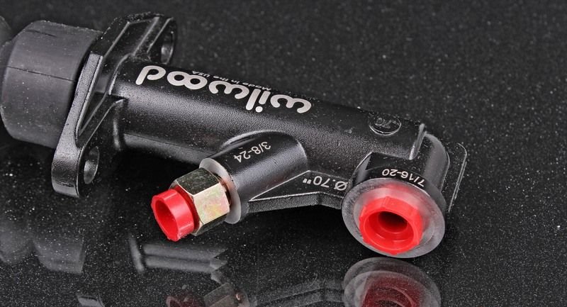 WILWOOD Цилиндр главный тормозной диаметр 0.700" / ход 1,4" универсальный (алюминиевый) 7/16-20"