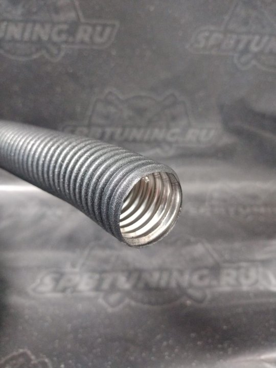 Гофрированная труба для переноса системы охлаждения 32-35мм (нержа), черный
