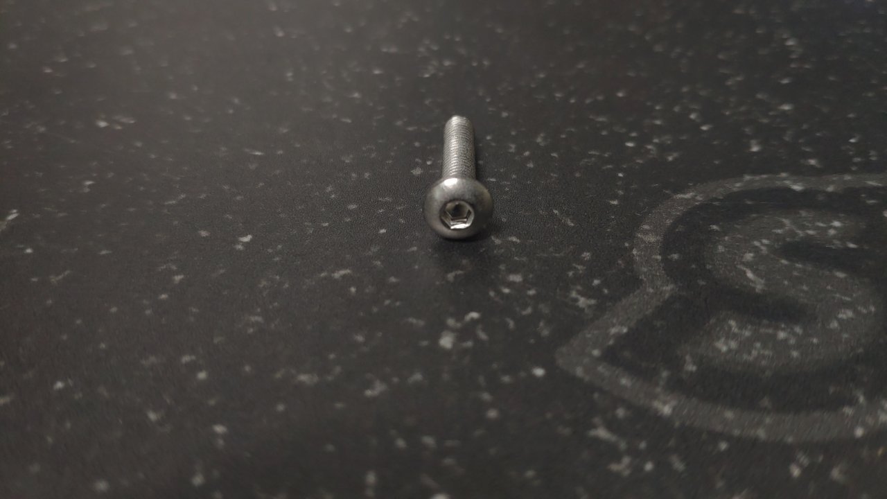 Винт с полукруг. головкой M4 x 16 нерж. сталь (A2)