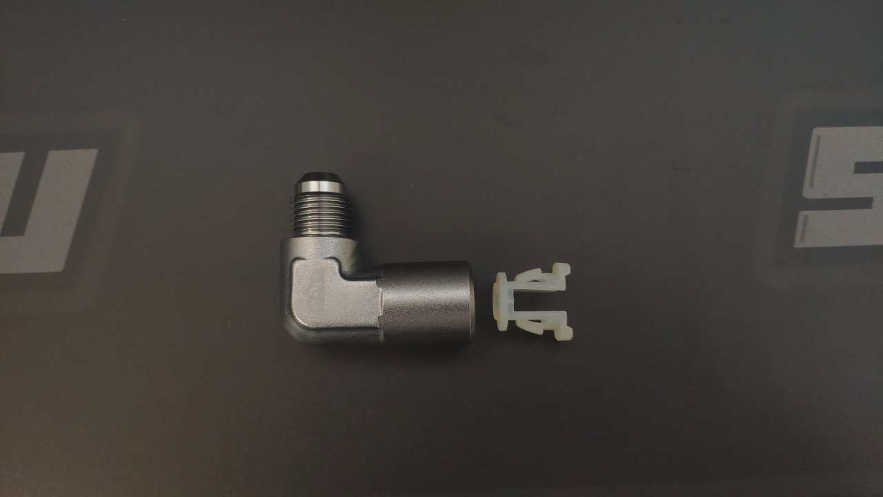 Фитинг AN-06 - 5/16" (8mm) быстросъём, 90° мама, BLACKROCK LAB