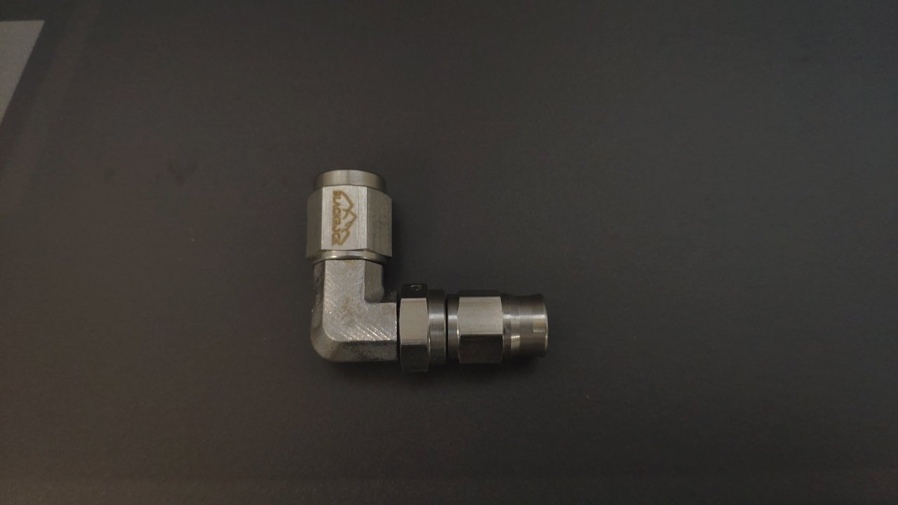 Фитинг мама AN3 3/8X24 под прямой конус, 90°, D-03 нерж. сталь, BLACKROCK LAB