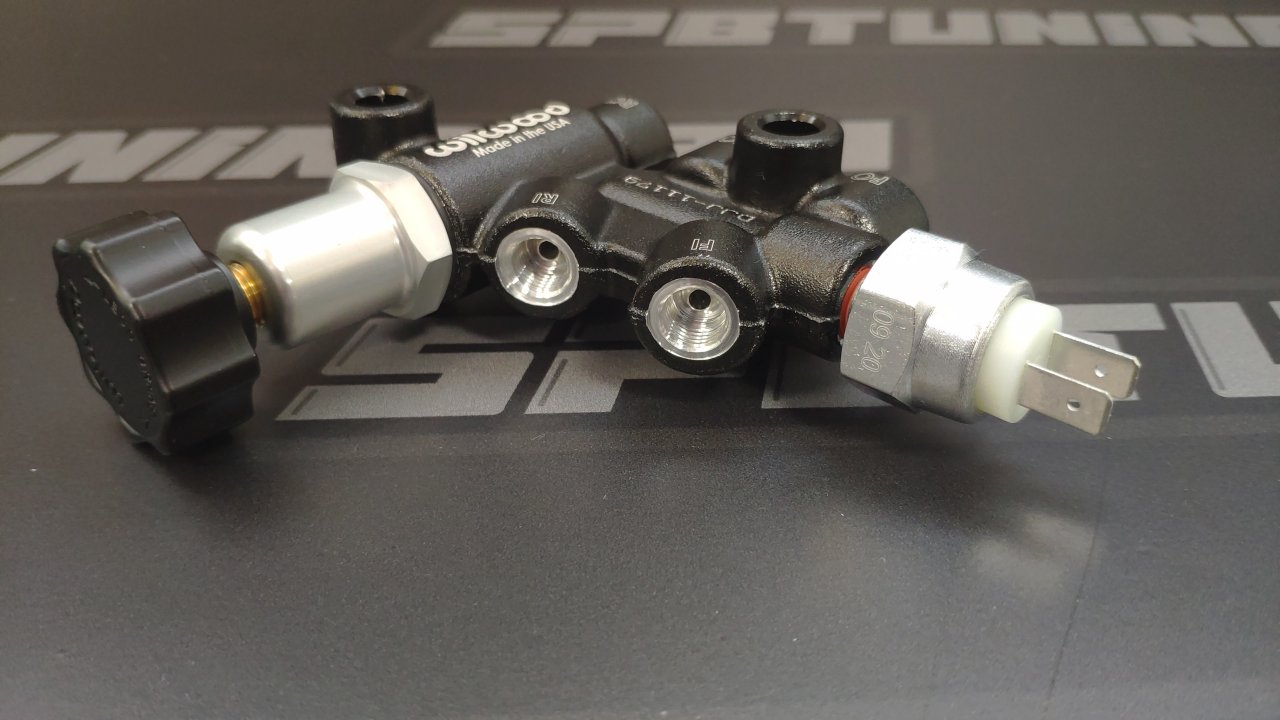 Регулятор тормозного усилия, вход/выход 3/8-24 IF, 2-ух контурный с концевиком Wilwood