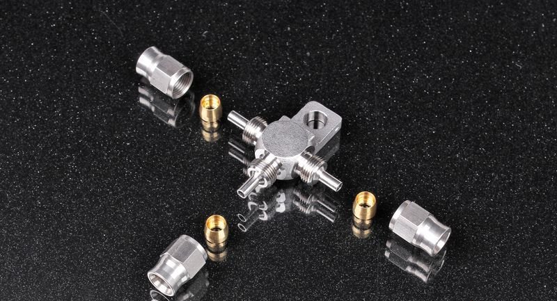 Фитинг AN3 тройник, под тефлоновый шланг PTFE, ухо для крепления