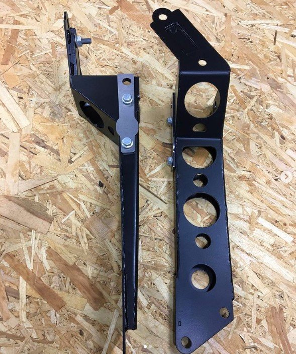 Кронштейны теншенов Aim Parts R33/34 и C35 усиленные с закладными и площадками под съемную распорку