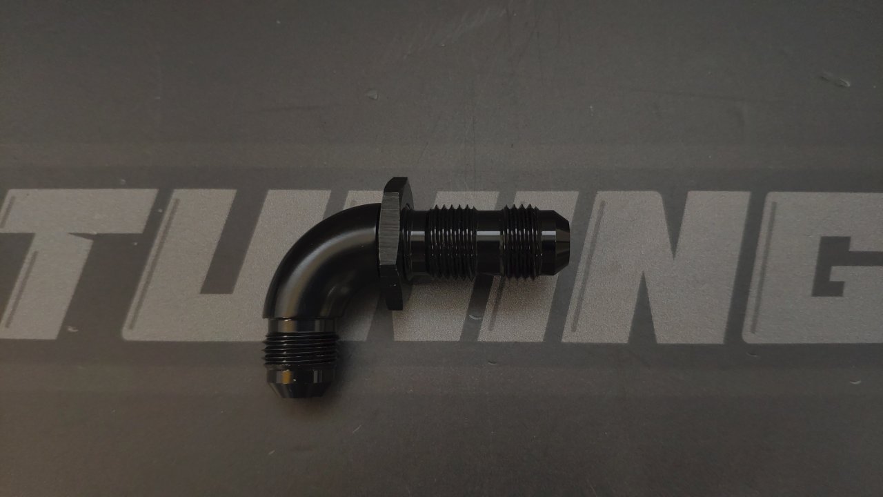 Адаптер проходной "полнопоточный" в перегородку AN6 - 90° (папа-папа) алюминий