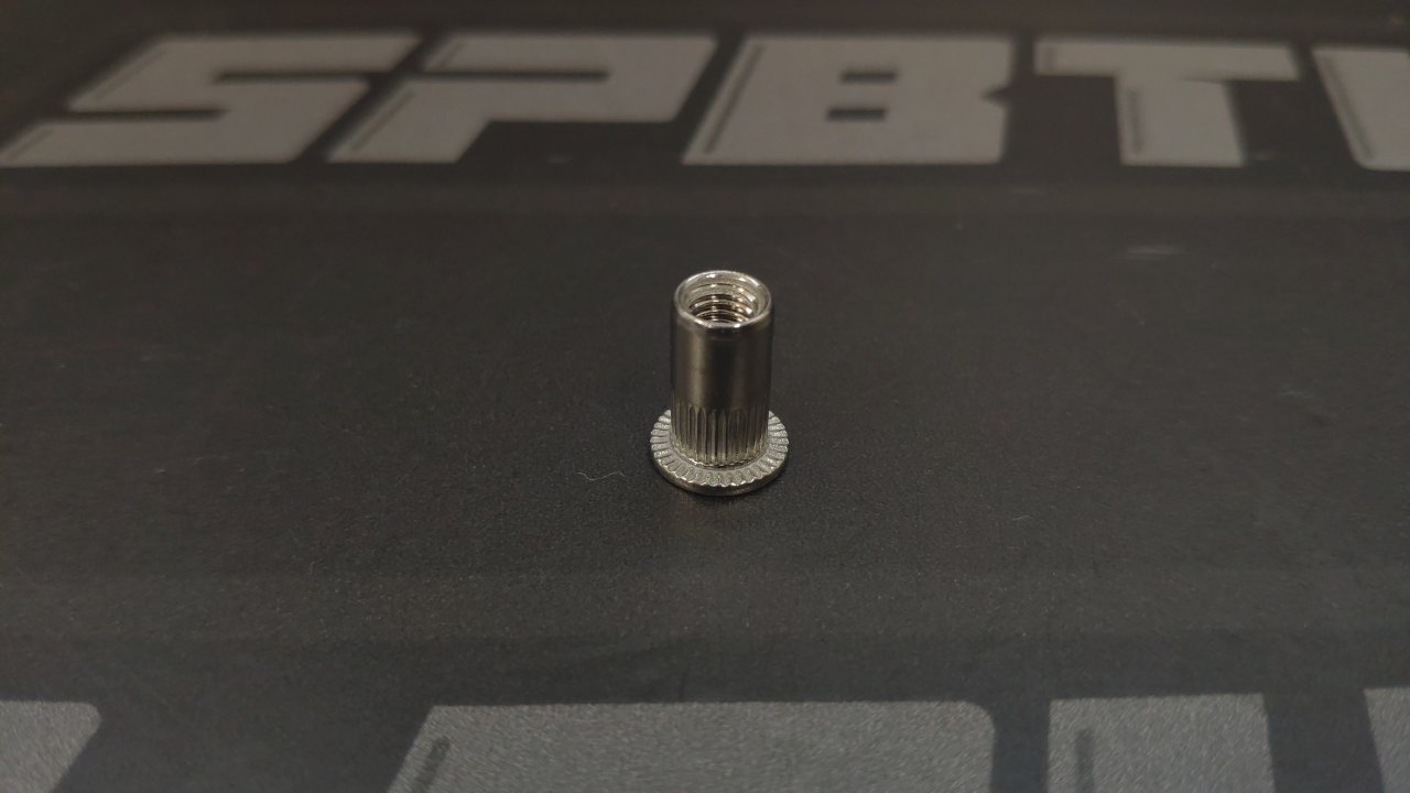 Заклепка-гайка плоский буртик M4-нерж.