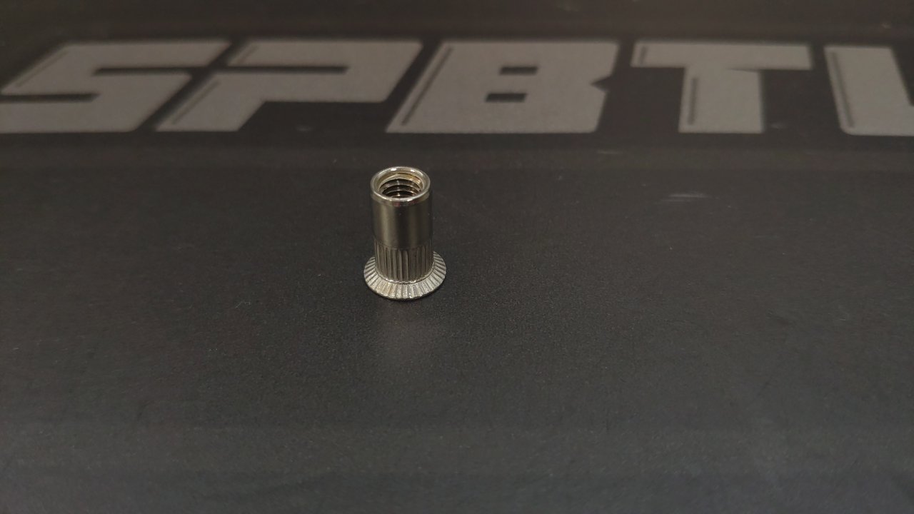 Заклепка-гайка потайной буртик М5 нержа.