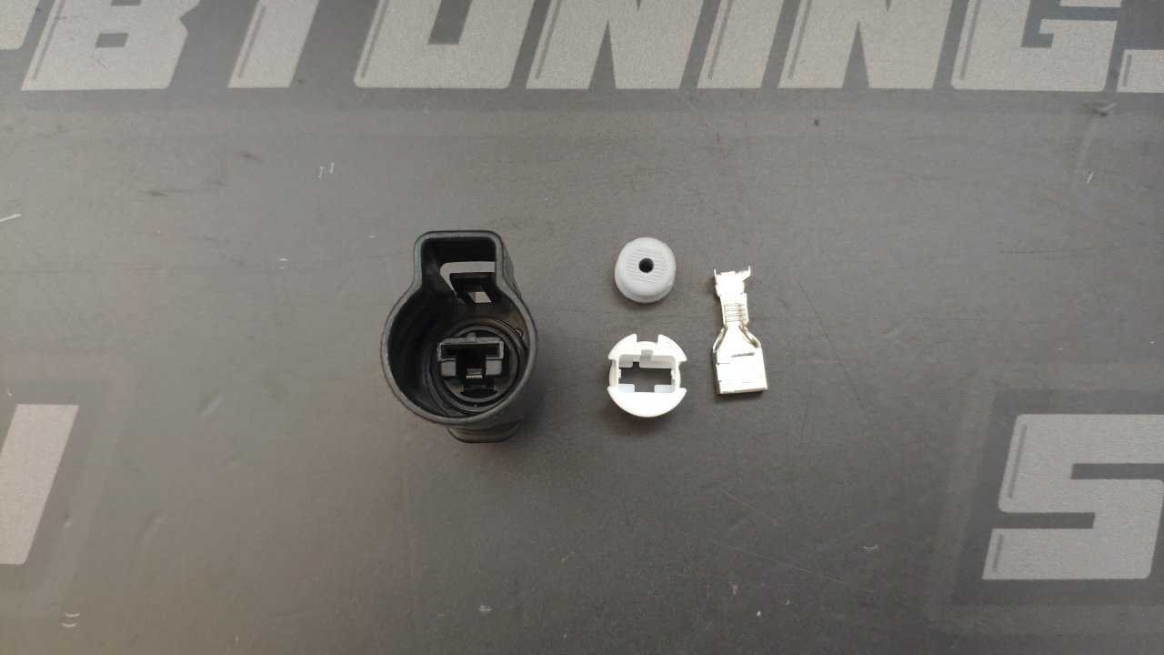 Фишка контроллера вентиляторов jzx110 jzx171 1jz-gte 1 пин 90980-10837